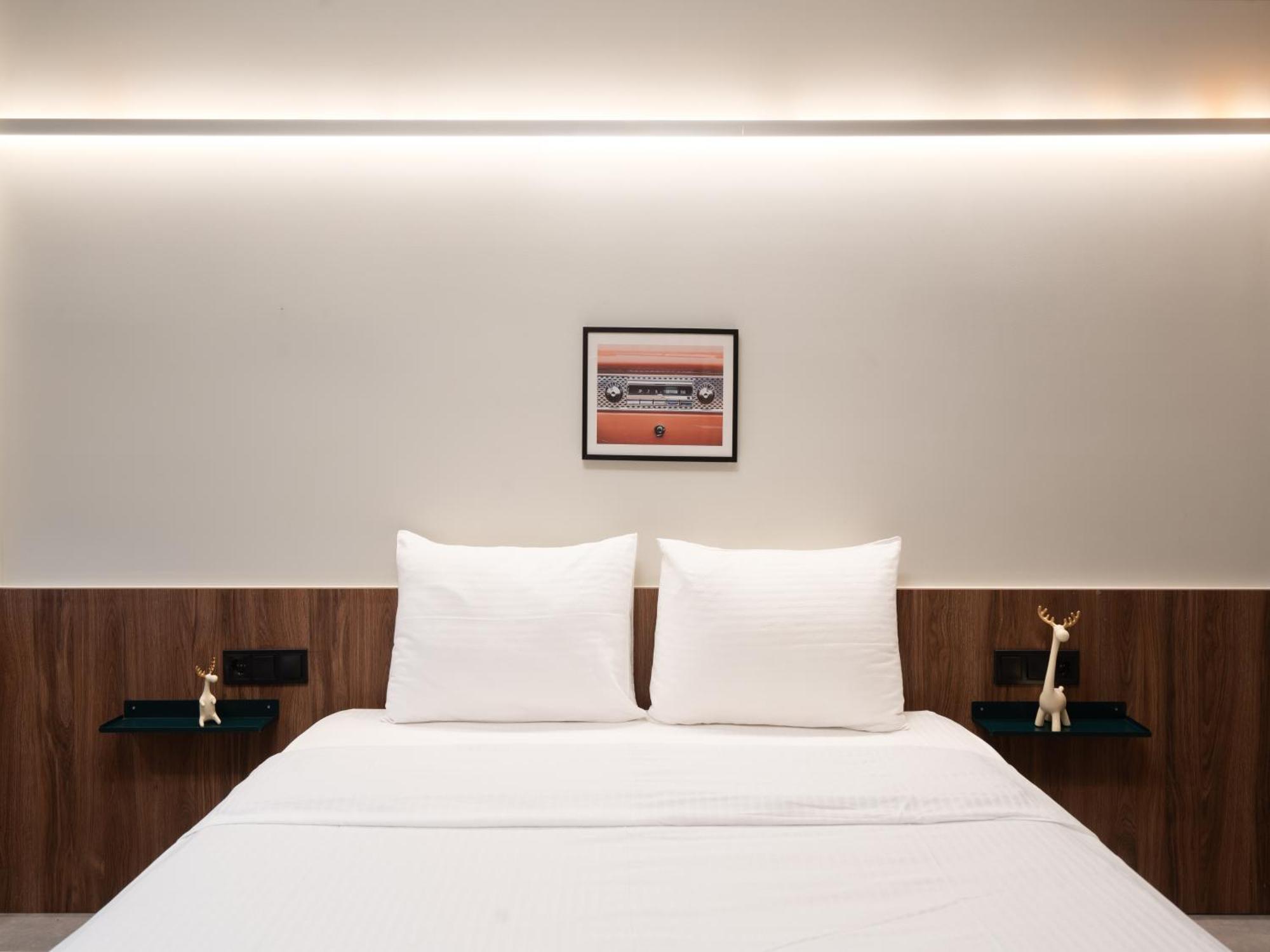 A Place 4U No6 - City Escape With Balcony Lounge & Open Living Space Athens Ngoại thất bức ảnh